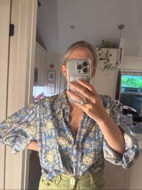 90's Liz Claiborne Soft Chambray Denim Floral Cropped Button Up Blouse Top Shirt